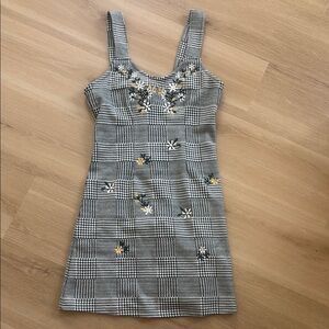 Topshop Black and White Sleeveless Sheath Mini Dress